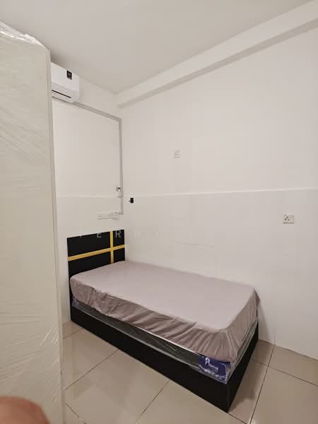 Kediaman Servis untuk Dijual di Twin Residences - Terry Yee - Bedroom - PropertyGuru.com.my
