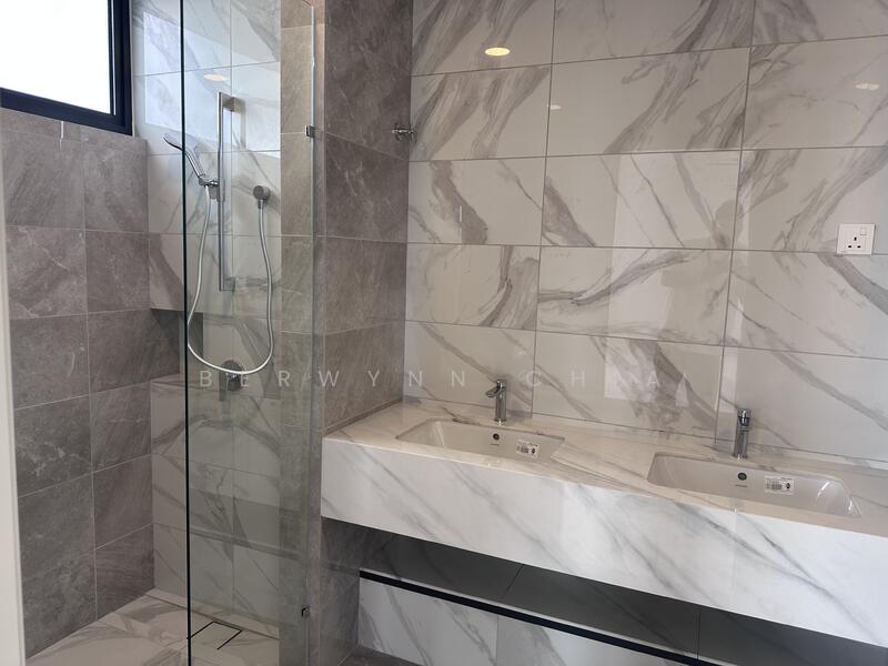 Semi-Detached House for Sale in Lakeside Residences (Puchong) - Berwynn Chia - Bathroom - PropertyGuru.com.my
