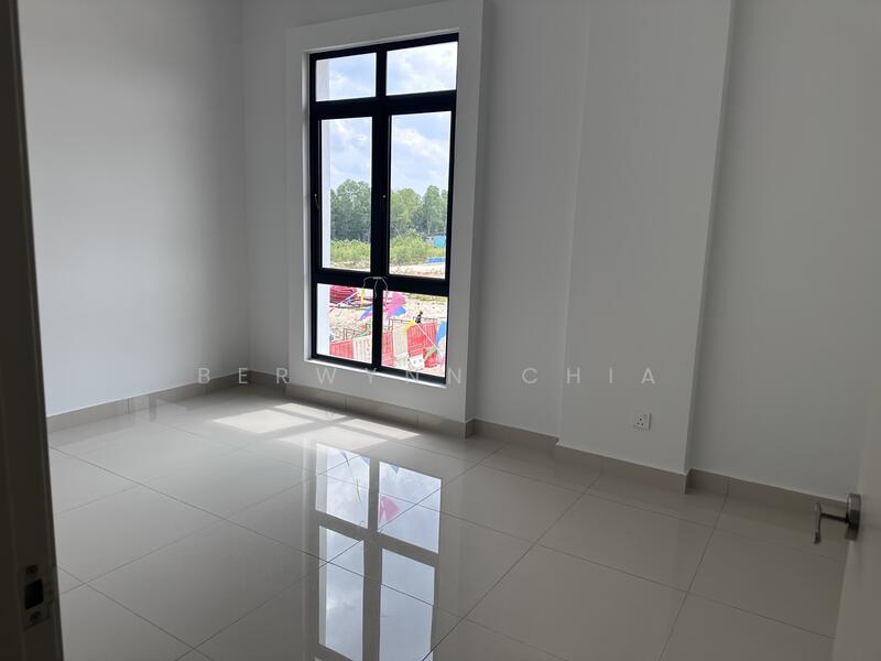 Semi-Detached House for Sale in Lakeside Residences (Puchong) - Berwynn Chia - Bedroom - PropertyGuru.com.my