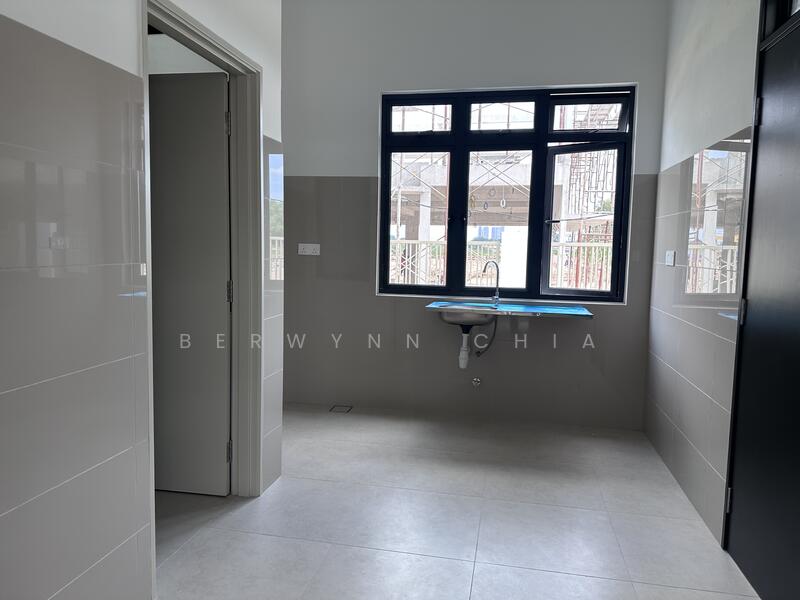 Semi-Detached House for Sale in Lakeside Residences (Puchong) - Berwynn Chia - Kitchen - PropertyGuru.com.my