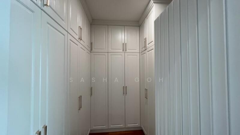 Walk-in wardrobe