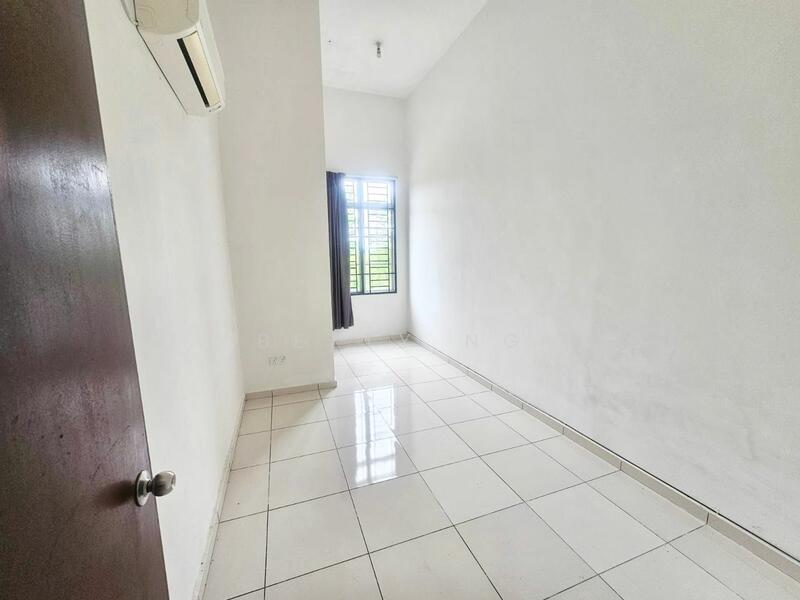 For Sale - Autumn Breeze 3 Storey Superlink XL House, Taman Nusa Sentral