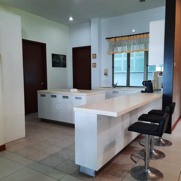 Dry Kitchen 