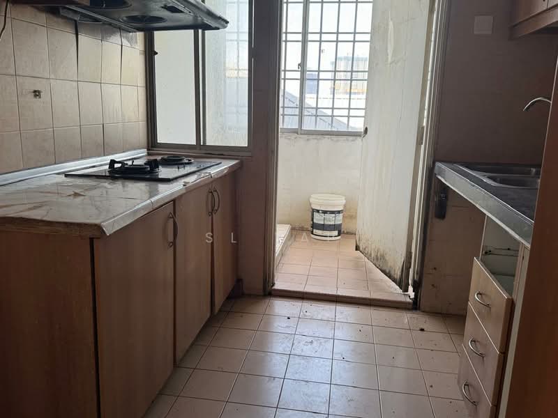 Kondominium untuk Dijual di Amadesa Resort Condominium - SL Yap - Kitchen - PropertyGuru.com.my