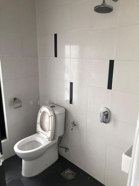 Kediaman Servis untuk Dijual di Suria Jaya - Serena Lim - Bathroom - PropertyGuru.com.my