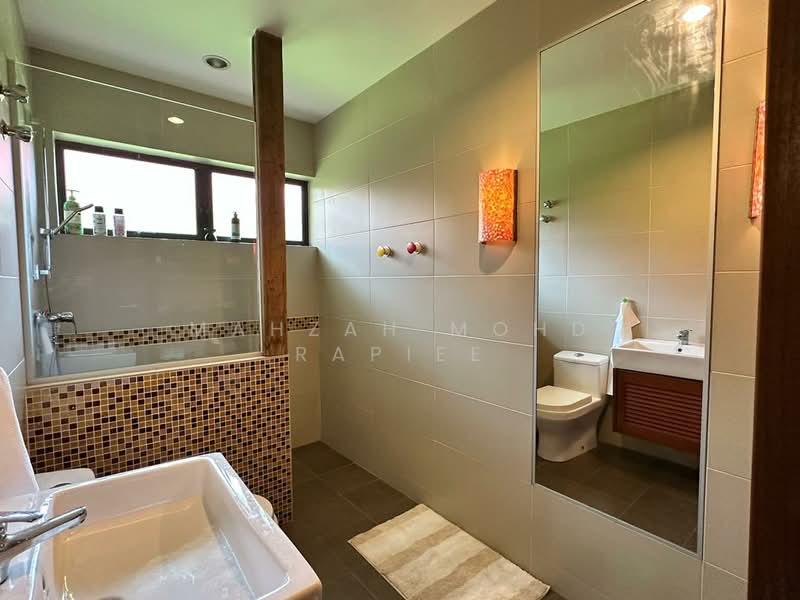 Rumah Banglo untuk Dijual di Tanjung Gemok (Port Dickson) - Mahzah Mohd Rapiee - Bathroom - PropertyGuru.com.my