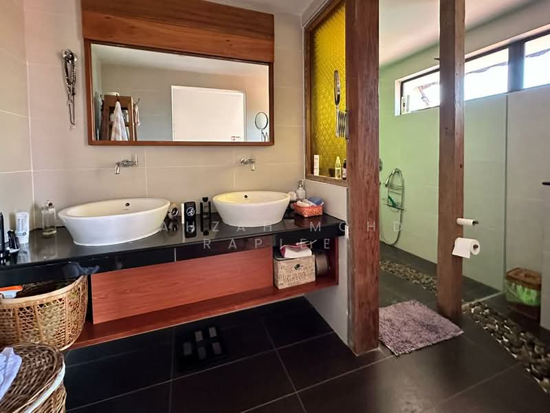 Rumah Banglo untuk Dijual di Tanjung Gemok (Port Dickson) - Mahzah Mohd Rapiee - Bathroom - PropertyGuru.com.my