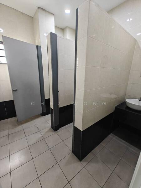 Axis Technology Centre untuk Untuk Disewa - RM 50,130 /bulan, Feb 2026 - Bathroom - PropertyGuru.com.my