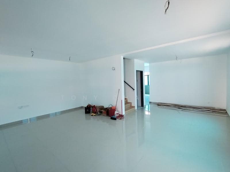 2.5-storey Terraced House for Sale in Taman Selayang Permata (Batu Caves) - Tony Chang - Living Room - PropertyGuru.com.my
