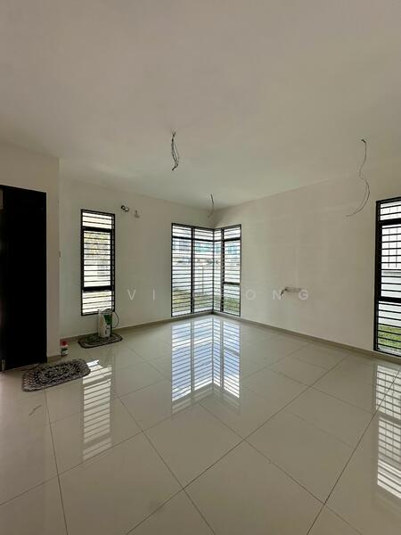 Rumah Berkembar untuk Dijual di Bandar Baru Sri Klebang (Chemor) - Levi Chong - Living Room - PropertyGuru.com.my