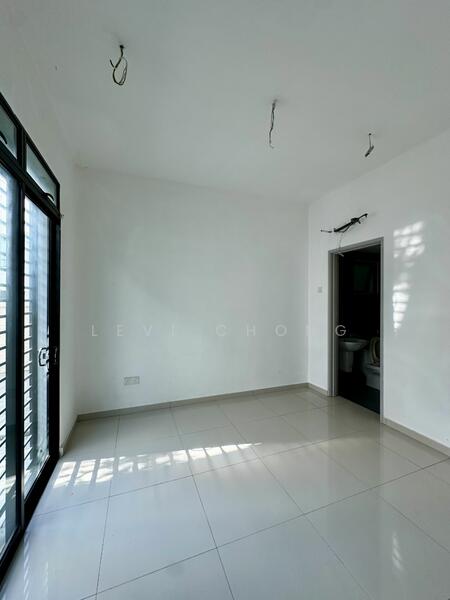 Rumah Berkembar untuk Dijual di Bandar Baru Sri Klebang (Chemor) - Levi Chong - Living Room - PropertyGuru.com.my