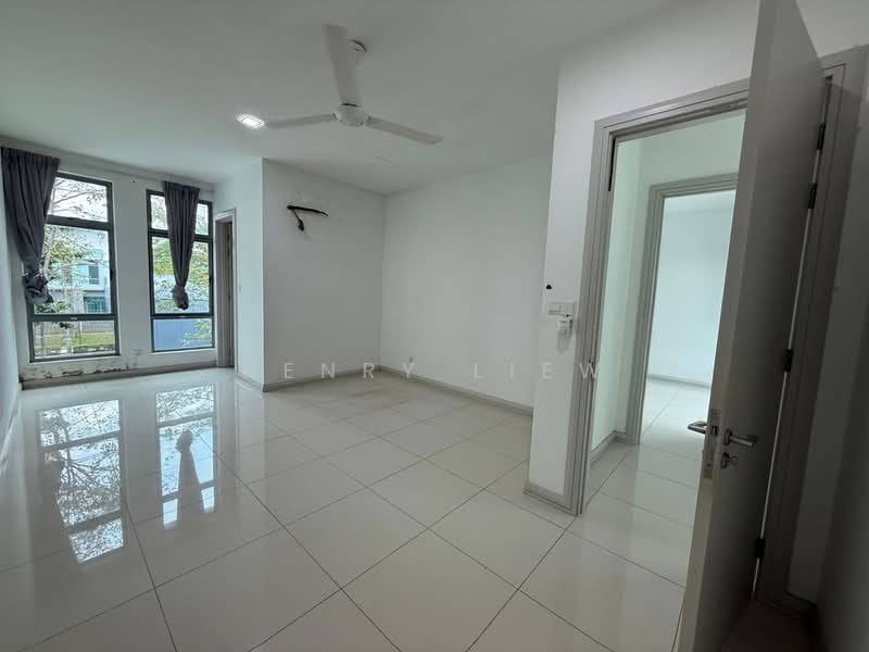 Rumah Teres 2 Tingkat untuk Dijual di Setia Eco Glades (Cyberjaya) - Henry Liew - Living Room - PropertyGuru.com.my