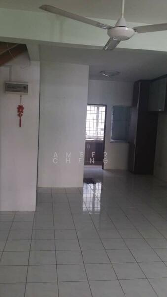2-storey Terraced House for Sale in Seri Kembangan (Selangor) - Amber Cheng - Living Room - PropertyGuru.com.my