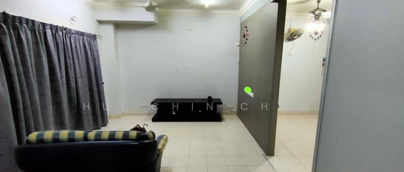 2-storey Terraced House for Sale in Taman Bukit Emas (Balakong) - Chris Choo - Living Room - PropertyGuru.com.my
