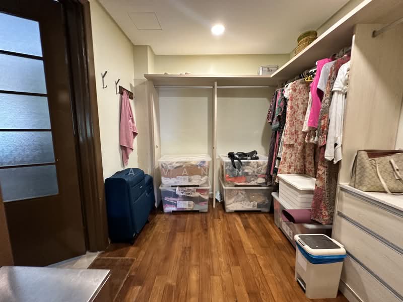 Rumah Berkembar untuk Dijual di Sri Hartamas (Kuala Lumpur) - Aivan Ng - Closet - PropertyGuru.com.my