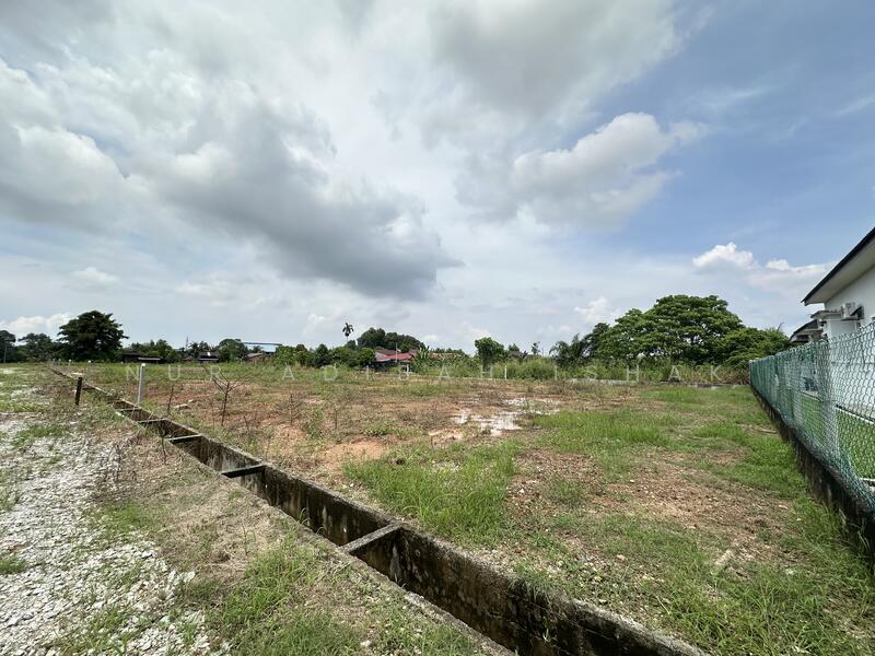 For Sale - Tanah lot Banglo Geran Individu Kepala Batas