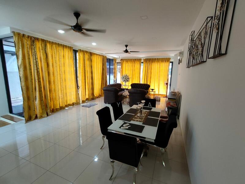 Living & Dining Area