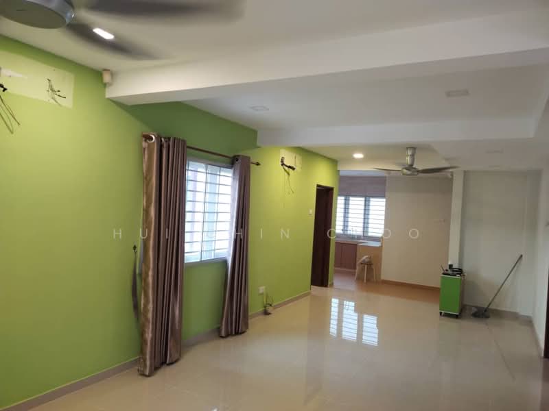2-storey Terraced House for Sale in Taman Lestari Putra (Seri Kembangan) - Chris Choo - Living Room - PropertyGuru.com.my