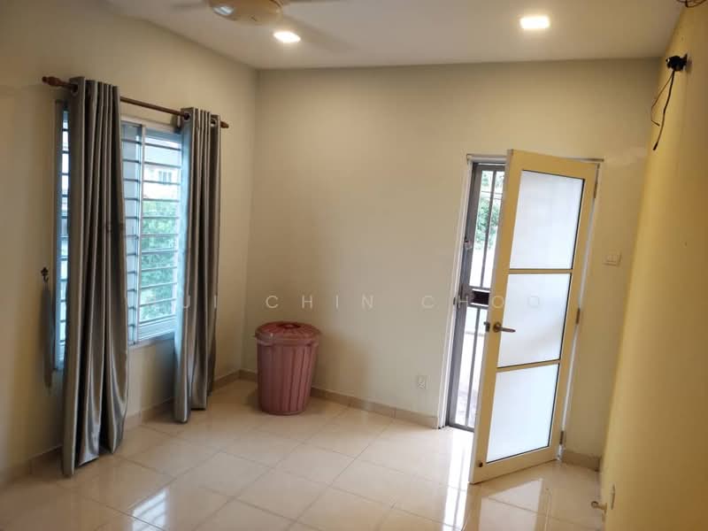 2-storey Terraced House for Sale in Taman Lestari Putra (Seri Kembangan) - Chris Choo - Bedroom - PropertyGuru.com.my