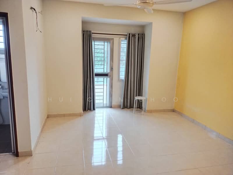 2-storey Terraced House for Sale in Taman Lestari Putra (Seri Kembangan) - Chris Choo - Living Room - PropertyGuru.com.my