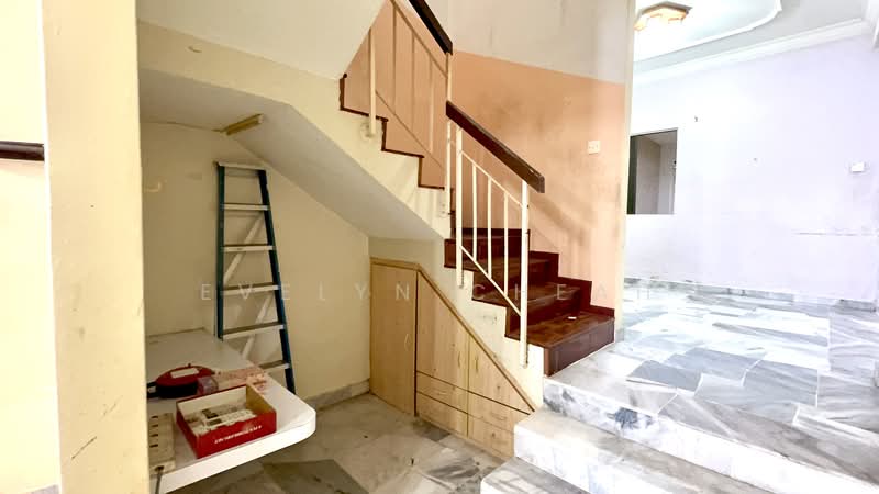 Rumah Teres 2-Tingkat untuk Dijual di Taman Wawasan (Puchong) - Evelyn Cheah - Entrance - PropertyGuru.com.my