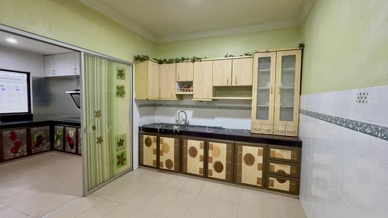 Rumah Teres 2-Tingkat untuk Dijual di Taman Wawasan (Puchong) - Evelyn Cheah - Kitchen - PropertyGuru.com.my