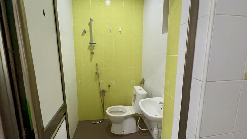 Rumah Teres 2-Tingkat untuk Dijual di Taman Wawasan (Puchong) - Evelyn Cheah - Bathroom - PropertyGuru.com.my