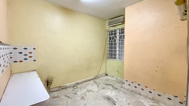Rumah Teres 2-Tingkat untuk Dijual di Taman Wawasan (Puchong) - Evelyn Cheah - Ground Floor Room 1 - PropertyGuru.com.my