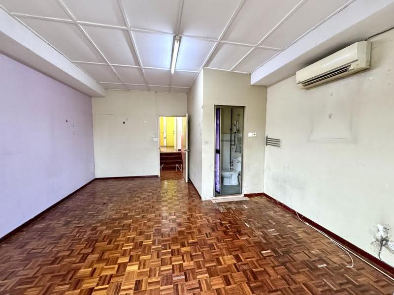Rumah Teres 2-Tingkat untuk Dijual di Taman Wawasan (Puchong) - Evelyn Cheah - Master Room - PropertyGuru.com.my
