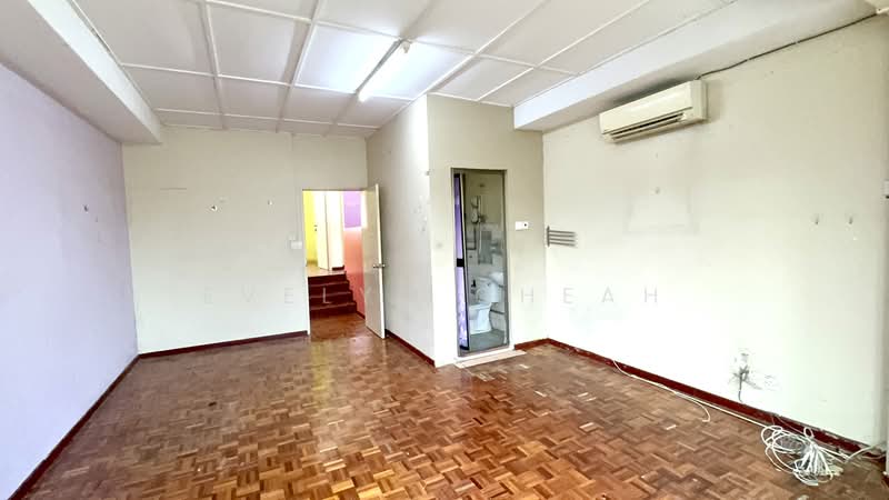 Rumah Teres 2-Tingkat untuk Dijual di Taman Wawasan (Puchong) - Evelyn Cheah - Master Room - PropertyGuru.com.my