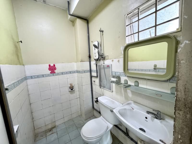 Rumah Teres 2-Tingkat untuk Dijual di Taman Wawasan (Puchong) - Evelyn Cheah - Bathroom - PropertyGuru.com.my