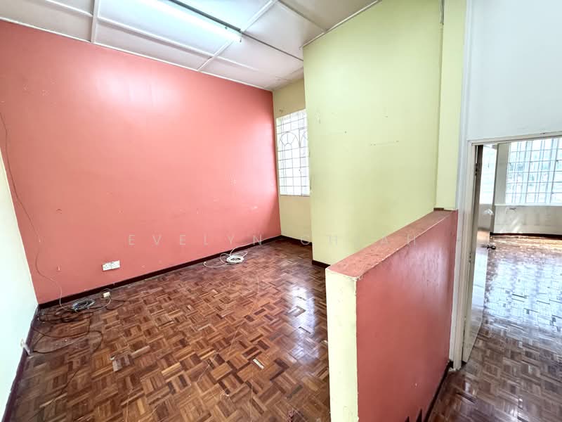 Rumah Teres 2-Tingkat untuk Dijual di Taman Wawasan (Puchong) - Evelyn Cheah - 1st Floor Living Room - PropertyGuru.com.my