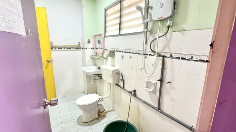 Rumah Teres 2-Tingkat untuk Dijual di Taman Wawasan (Puchong) - Evelyn Cheah - Bathroom - PropertyGuru.com.my