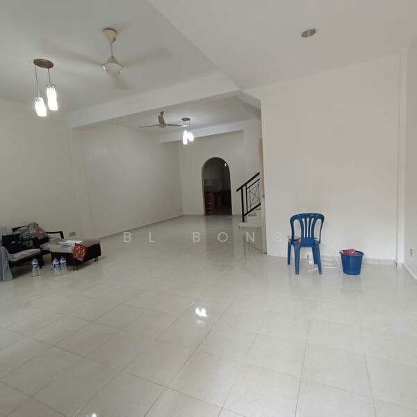 Rumah Teres untuk Dijual di Taman Muzaffar Heights (Bukit Katil) - BL Bong - Living Room - PropertyGuru.com.my