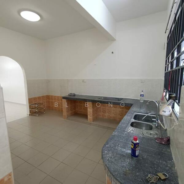 Rumah Teres untuk Dijual di Taman Muzaffar Heights (Bukit Katil) - BL Bong - Kitchen - PropertyGuru.com.my