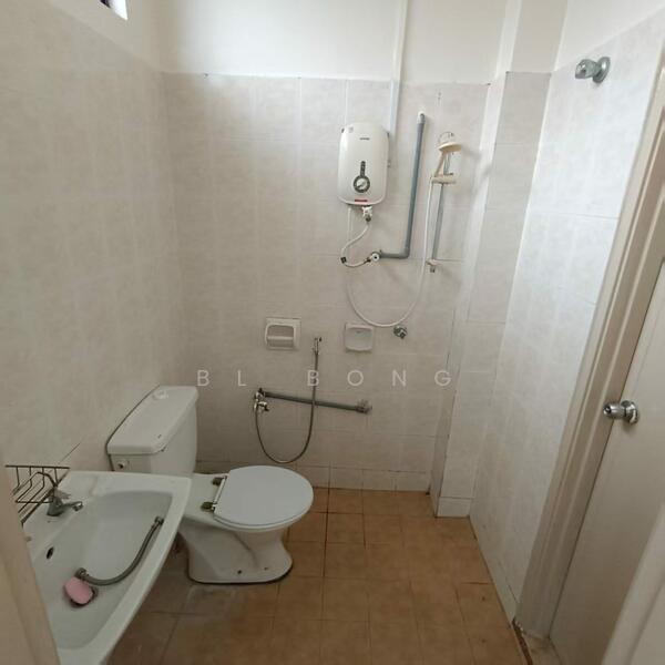 Rumah Teres untuk Dijual di Taman Muzaffar Heights (Bukit Katil) - BL Bong - Bathroom - PropertyGuru.com.my