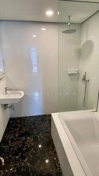 Kediaman Servis untuk Dijual di Arcoris Residences - James Eng - Bathroom - PropertyGuru.com.my