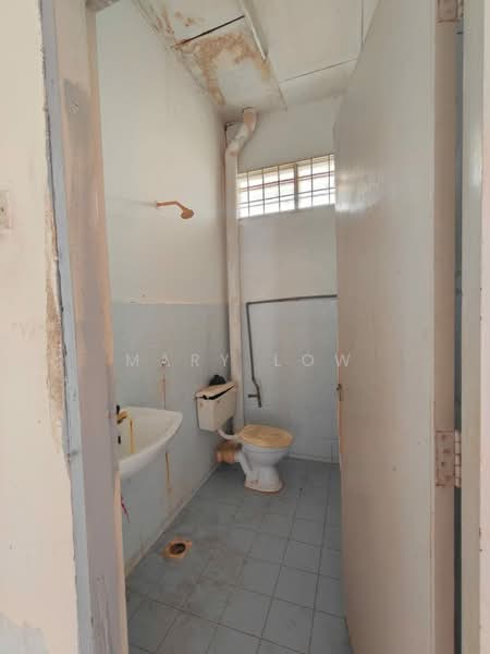 Pangsapuri untuk Dijual di Taman Saujana Puri - Mary Low - Bathroom - PropertyGuru.com.my