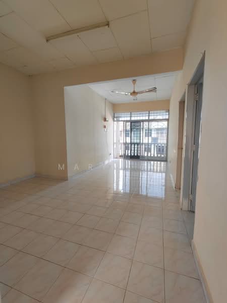 Pangsapuri untuk Dijual di Taman Saujana Puri - Mary Low - Living Room - PropertyGuru.com.my