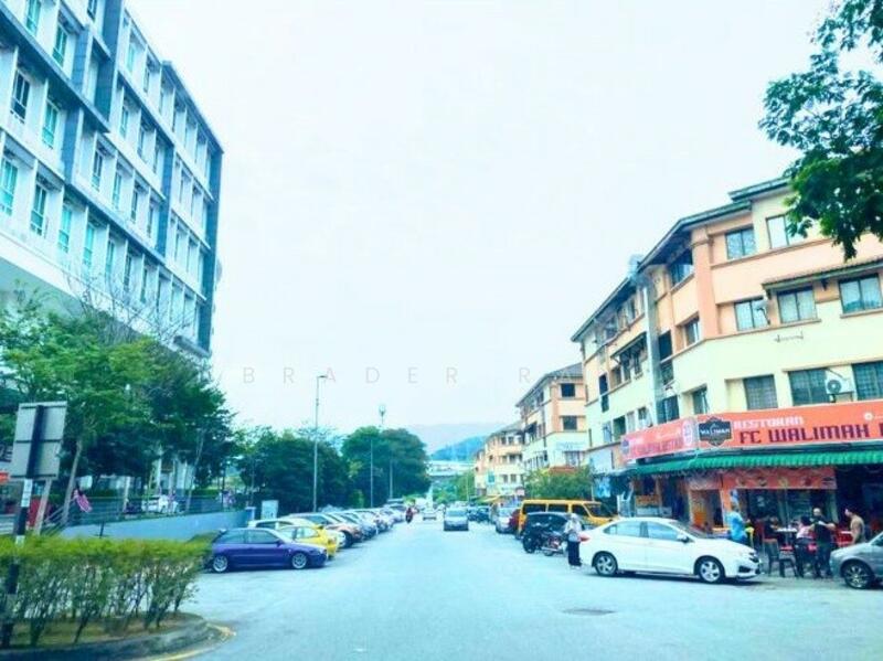 Shops including Mamak at Entrance