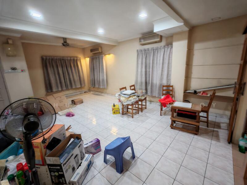 2-storey Terraced House for Sale in Sungai Buloh (Selangor) - Ee Huey Coburn Soy - Living Room - PropertyGuru.com.my