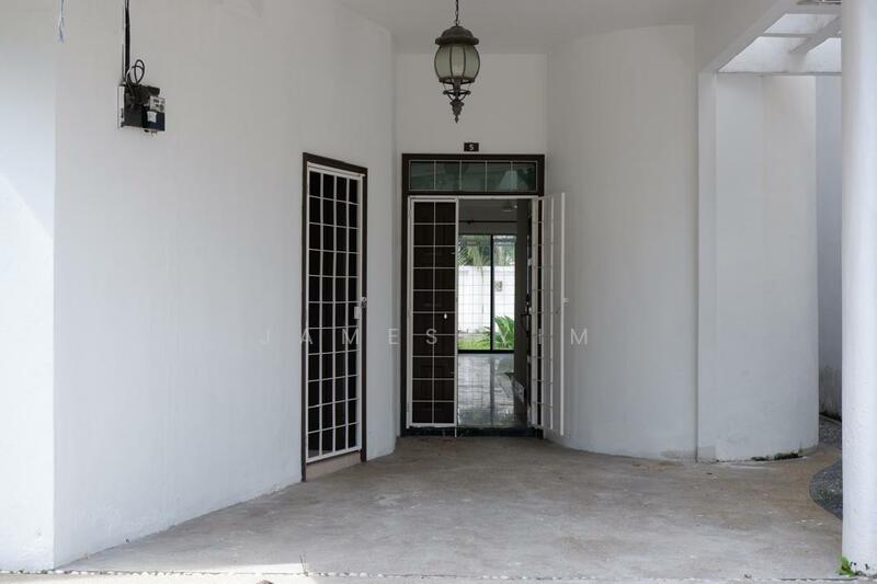 Semi-Detached House for Sale in Taman Wangsa Ukay (Ulu Kelang) - James Yim - Entrance - PropertyGuru.com.my