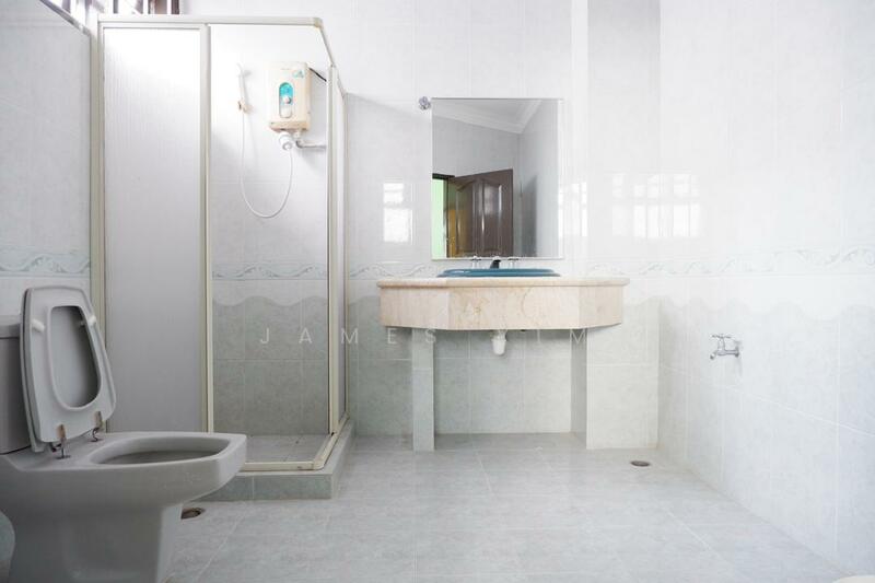 Semi-Detached House for Sale in Taman Wangsa Ukay (Ulu Kelang) - James Yim - Bathroom - PropertyGuru.com.my