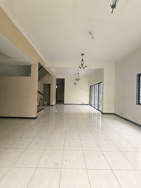 2-storey Terraced House for Sale in Bukit Jelutong (Shah Alam) - Abbie Lim - Downstair Living hall - PropertyGuru.com.my