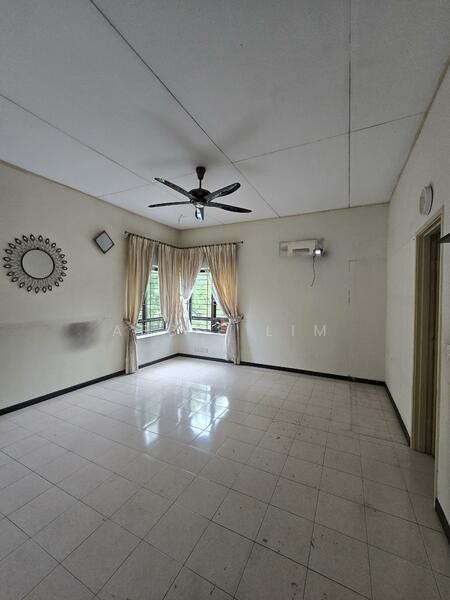 2-storey Terraced House for Sale in Bukit Jelutong (Shah Alam) - Abbie Lim - Masterbedroom - PropertyGuru.com.my