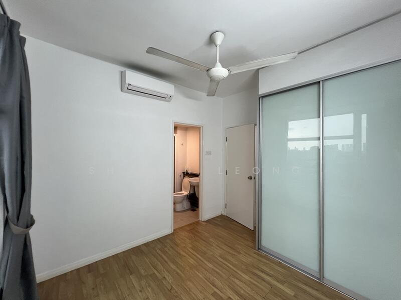 Middle Bedroom