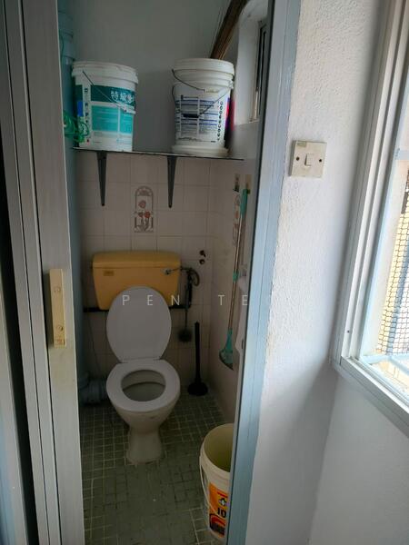 Toilet 