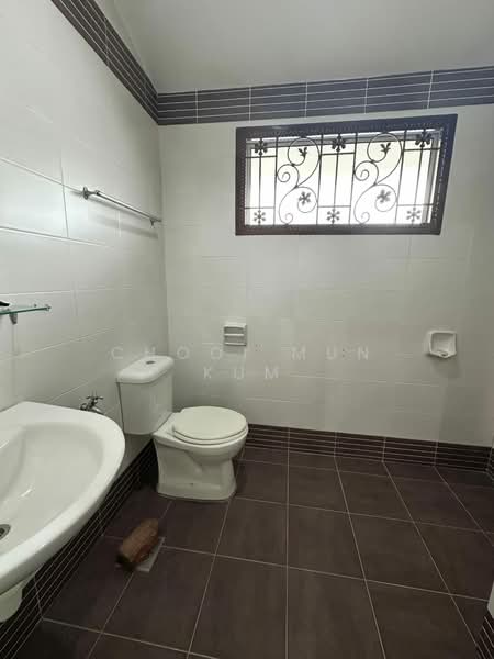 Semi-Detached House for Sale in Seremban 2 (Negeri Sembilan) - Chooi Mun Kum - Bathroom - PropertyGuru.com.my