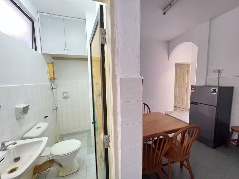 Pangsapuri untuk Dijual di Kenanga (Park View Court) - Geoffery Wee - Bathroom - PropertyGuru.com.my