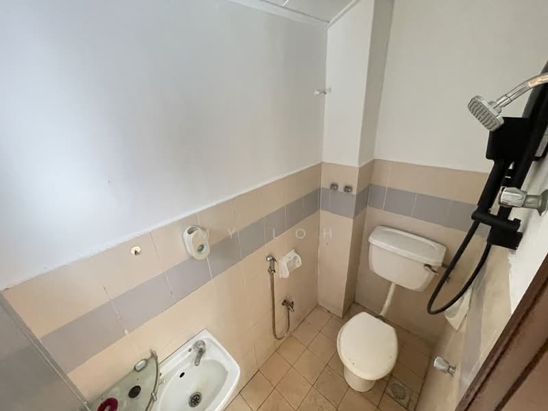 Rumah Bandar untuk Dijual di Templer Suasana (Rawang) - MY Loh - Bathroom - PropertyGuru.com.my